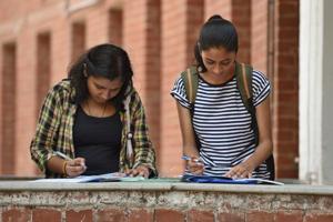 Very few seats in the general category are available for popular courses such as BA (Honours) in English, Economics and Political Science.(Raj K Raj/HT PHOTO) Very few seats in the general category are available for popular courses such as BA (Honours) in English, Economics and Political Science.(Raj K Raj/HT PHOTO)