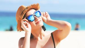 Best skin care tips: Beauty experts say that a sunscreen offers better protection against sun damages compared to a moisturizer with SPF.(Getty Images/iStockphoto) Best skin care tips: Beauty experts say that a sunscreen offers better protection against sun damages compared to a moisturizer with SPF.(Getty Images/iStockphoto)