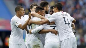 Get highlights of Uruguay vs France, FIFA World Cup 2018 quarterfinal, here. France beat Uruguay 2-0 to qualify for the semi-finals of the tournament.(AP) Get highlights of Uruguay vs France, FIFA World Cup 2018 quarterfinal, here. France beat Uruguay 2-0 to qualify for the semi-finals of the tournament.(AP)