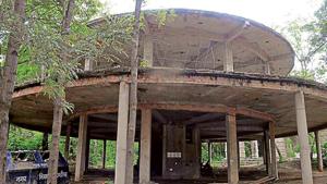 A garbage bin stationed at the Nek Chand Memorial is awaiting completion for long.(Ravi Kumar/HT) A garbage bin stationed at the Nek Chand Memorial is awaiting completion for long.(Ravi Kumar/HT)