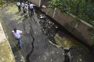 The incident took place in Kalpataru Aura complex on LBS Marg. No damage to life and property has been reported.(HT Photo) The incident took place in Kalpataru Aura complex on LBS Marg. No damage to life and property has been reported.(HT Photo)