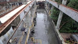 At the BMC sewage cleaning plant at Love Grove Complex, Worli(HT Photo) At the BMC sewage cleaning plant at Love Grove Complex, Worli(HT Photo)