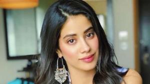 Janhvi Kapoor uses a generous amount of moisturiser to get the dewy look.(Instagram) Janhvi Kapoor uses a generous amount of moisturiser to get the dewy look.(Instagram)