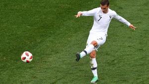 France's forward Antoine Griezmann takes a free-kick during the Russia 2018 World Cup quarter-final football match between Uruguay and France at the Nizhny Novgorod.(AFP) France's forward Antoine Griezmann takes a free-kick during the Russia 2018 World Cup quarter-final football match between Uruguay and France at the Nizhny Novgorod.(AFP)
