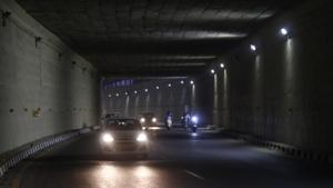 Till now the dark stretches of Gurugram’s Rajiv Chowk underpass were being lit up using diesel generator sets, making them more susceptible to outages.(Yogendra Kumar/HT PHOTO) Till now the dark stretches of Gurugram’s Rajiv Chowk underpass were being lit up using diesel generator sets, making them more susceptible to outages.(Yogendra Kumar/HT PHOTO)