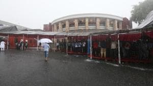 Heavy rain in Nagpur forced the state to cancel its Assembly session on Friday.(SUNNY SHENDE/HT) Heavy rain in Nagpur forced the state to cancel its Assembly session on Friday.(SUNNY SHENDE/HT)