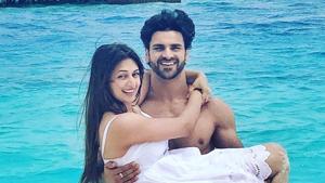 Vivek Dahiya and Divyanka Tripathi in Maldives.(Instagram) Vivek Dahiya and Divyanka Tripathi in Maldives.(Instagram)