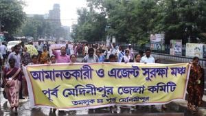 Chit Fund Depositors and Agents’ Security Platform (Chit Fund like Saradha and Rosevalley) organised a rally demanding implementation of court rulings on compensation and repayment to sufferers at Esplanade in Kolkata(Samir Jana / HT Photo) Chit Fund Depositors and Agents’ Security Platform (Chit Fund like Saradha and Rosevalley) organised a rally demanding implementation of court rulings on compensation and repayment to sufferers at Esplanade in Kolkata(Samir Jana / HT Photo)