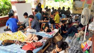 Students of Jadavpur University in an indefinite hunger strike in Kolkata on Sunday to protest against the decision to scrap entrance test for six undergraduate courses in Humanities courses in the coming academic session.(PTI)