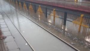 Submerged tracks at the Nallasopara station in Mumbai.(Mahesh Patil, HT photo)