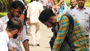 Delhi university aspirants fill their admission forms after the announcement of second cut off list at Ramjas College in New Delhi on June 25, 2018.(Vijul Narang/HT) Delhi university aspirants fill their admission forms after the announcement of second cut off list at Ramjas College in New Delhi on June 25, 2018.(Vijul Narang/HT)