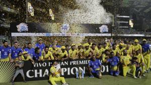 Members of Chennai Super Kings pose with trophy after wining against Sunrisers Hyderabad's at IPL cricket T20 final match.(AP)