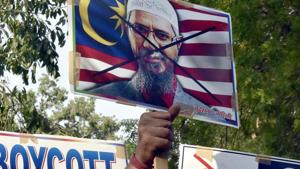 Activists hold placards and shout slogans as they protest against the controversial Islamic preacher Zakir Naik, in New Delhi.(Sonu Mehta/HT File Photo) Activists hold placards and shout slogans as they protest against the controversial Islamic preacher Zakir Naik, in New Delhi.(Sonu Mehta/HT File Photo)