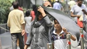 A woman and her son shielding themselves from the heat in New Delhi.(Anushree Fadnavis/ HT Photo) A woman and her son shielding themselves from the heat in New Delhi.(Anushree Fadnavis/ HT Photo)