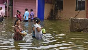 The rain water is yet to recede from Virar, Vasai and Nallaspora.(Vijayanand Gupta/HT Photo) The rain water is yet to recede from Virar, Vasai and Nallaspora.(Vijayanand Gupta/HT Photo)