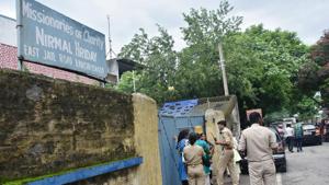 Police stand outside the premises of Mother Teresa's Missionaries of Charity. A staff member and a nun were arrested on child trafficking charges in Ranchi, Jharkhand.(AFP) Police stand outside the premises of Mother Teresa's Missionaries of Charity. A staff member and a nun were arrested on child trafficking charges in Ranchi, Jharkhand.(AFP)