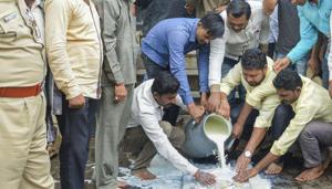 Swabhimani Shetkari Sanghatana activists pour milk in front of a temple in Karad, Maharashtra, on Monday.(PTI Photo) Swabhimani Shetkari Sanghatana activists pour milk in front of a temple in Karad, Maharashtra, on Monday.(PTI Photo)