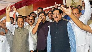 Congress and NCP MLAs raised slogans during the monsoon session of the Maharashtra state Assembly in Nagpur on Tuesday.(Sunny Shende) Congress and NCP MLAs raised slogans during the monsoon session of the Maharashtra state Assembly in Nagpur on Tuesday.(Sunny Shende)