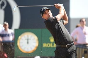 Kevin Kisner watches his iron shot from the 17th tee during his first round on day one of the 147th Open golf Championship.(AFP) Kevin Kisner watches his iron shot from the 17th tee during his first round on day one of the 147th Open golf Championship.(AFP)