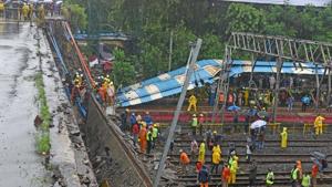 The Andheri bridge collapsed after heavy rains on July 3.(Satyabrata Tripathy/HT Photo) The Andheri bridge collapsed after heavy rains on July 3.(Satyabrata Tripathy/HT Photo)
