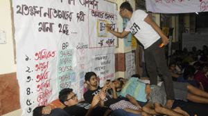 MBBS students of Calcutta Medical College and Hospital are fasting for the 11th day demanding hostel facilities. A section of the house staffs, interns and even senior doctors have expressed solidarity with the agitating students.(Samir Jana/HT PHOTO) MBBS students of Calcutta Medical College and Hospital are fasting for the 11th day demanding hostel facilities. A section of the house staffs, interns and even senior doctors have expressed solidarity with the agitating students.(Samir Jana/HT PHOTO)