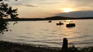 31 people had been aboard the amphibious "duck boat", which capsized and sank, at Table Rock Lake near Branson, Stone County, Missouri, US, on July 19, 2018.(SOUTHERN STONE COUNTY FIRE PROTECTION DISTRICT/Facebook/via REUTERS) 31 people had been aboard the amphibious "duck boat", which capsized and sank, at Table Rock Lake near Branson, Stone County, Missouri, US, on July 19, 2018.(SOUTHERN STONE COUNTY FIRE PROTECTION DISTRICT/Facebook/via REUTERS)