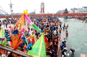 Kanwars up to 6 feet height will be allowed during the Kanwar fair that begins from July 28 in Haridwar.(Rameshwar Gaur/HT Photo) Kanwars up to 6 feet height will be allowed during the Kanwar fair that begins from July 28 in Haridwar.(Rameshwar Gaur/HT Photo)