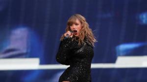 Singer Taylor Swift performs during her reputation stadium tour at Wembley Stadium in London.(REUTERS) Singer Taylor Swift performs during her reputation stadium tour at Wembley Stadium in London.(REUTERS)