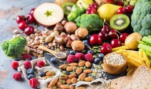 Berries, almonds and flaxseeds are some of the best foods to boost your metabolism and help in weight loss.(Shutterstock) Berries, almonds and flaxseeds are some of the best foods to boost your metabolism and help in weight loss.(Shutterstock)