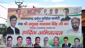 A hoarding erected at Rajiv Bhawan in Dehradun on Monday did not have former CM Harish Rawat's photo.(Vinay Santosh Kumar /HT) A hoarding erected at Rajiv Bhawan in Dehradun on Monday did not have former CM Harish Rawat's photo.(Vinay Santosh Kumar /HT)