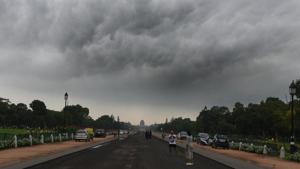 A view of cloudy weather at Rajpath, in New Delhi, India, on Sunday.(Sonu Mehta/HT PHOTO) A view of cloudy weather at Rajpath, in New Delhi, India, on Sunday.(Sonu Mehta/HT PHOTO)