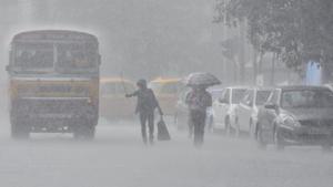 Vehicles ply on road during heavy rains in Kolkata.(PTI File Photo) Vehicles ply on road during heavy rains in Kolkata.(PTI File Photo)