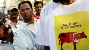 File photo of a protest against Maharashtra government’s been ban order. RSS leader Indresh Kumar has said many crimes could be curtailed if the practice of eating cow meat was stopped.(Arijit Sen/ HT File Photo) File photo of a protest against Maharashtra government’s been ban order. RSS leader Indresh Kumar has said many crimes could be curtailed if the practice of eating cow meat was stopped.(Arijit Sen/ HT File Photo)
