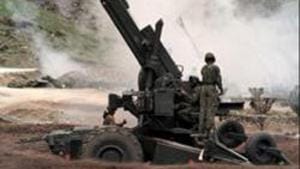 (FILES) A photo dated 21 June 1999 shows Indian artillery men firing 155mm Bofors guns at enemy positions from a gun emplacement on the Srinagar to Kargil road. We haven’t added a gun in that category since, in 31 years.(AFP) (FILES) A photo dated 21 June 1999 shows Indian artillery men firing 155mm Bofors guns at enemy positions from a gun emplacement on the Srinagar to Kargil road. We haven’t added a gun in that category since, in 31 years.(AFP)