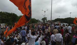 Protesters block the busy Sion-Panvel highway at Vashi on Wednesday.(Bachchan Kumar) Protesters block the busy Sion-Panvel highway at Vashi on Wednesday.(Bachchan Kumar)