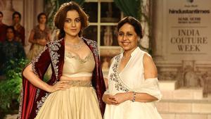 Anju Modi with Kangana Ranaut, who was the showstopper for her on the first day of the Hindustan Times and Sunil Sethi Design Alliance’s India Couture Week 2018.(Raajessh Kashyap/HT Photo) Anju Modi with Kangana Ranaut, who was the showstopper for her on the first day of the Hindustan Times and Sunil Sethi Design Alliance’s India Couture Week 2018.(Raajessh Kashyap/HT Photo)