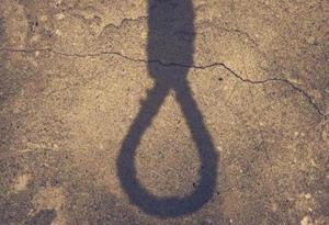 The farmer’s family claimed he ended his life after allegedly failing to pay off <span class='webrupee'>₹</span>5 lakh loan taken from private lenders and relatives.(Representative image) The farmer’s family claimed he ended his life after allegedly failing to pay off <span class='webrupee'>₹</span>5 lakh loan taken from private lenders and relatives.(Representative image)