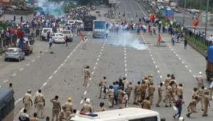 The scene on Sion-Panvel highway in Kalamboli on Wednesday.(Bachchan Kumar) The scene on Sion-Panvel highway in Kalamboli on Wednesday.(Bachchan Kumar)