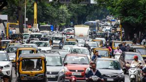 Even the ratio of carbon monoxide (CO) and ozone (O3) pollutants is high in Pune, as per the ESR, when compared to that prescribed by the Central pollution control board.(HT FILE PHOTO) Even the ratio of carbon monoxide (CO) and ozone (O3) pollutants is high in Pune, as per the ESR, when compared to that prescribed by the Central pollution control board.(HT FILE PHOTO)