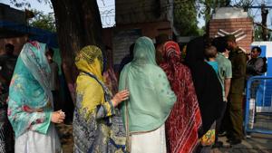 Women stand in a queue before casting their votes during Pakistan's general election at a polling station in Lahore.(AFP Photo) Women stand in a queue before casting their votes during Pakistan's general election at a polling station in Lahore.(AFP Photo)
