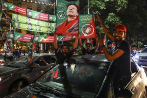 Supporters of Imran Khan, head of the Pakistan Tehreek-e-Insaf (PTI), hold signs in a street in Lahore, July 25, 2018. Khan will soon be Pakistan’s next prime minister.(Bloomberg) Supporters of Imran Khan, head of the Pakistan Tehreek-e-Insaf (PTI), hold signs in a street in Lahore, July 25, 2018. Khan will soon be Pakistan’s next prime minister.(Bloomberg)