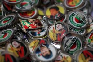Pins with images of Imran Khan, leader of the Pakistan Tehreek-e-Insaf (PTI), are pictured at a market a day after general election in Islamabad, Pakistan, July 26, 201(REUTERS File Photo) Pins with images of Imran Khan, leader of the Pakistan Tehreek-e-Insaf (PTI), are pictured at a market a day after general election in Islamabad, Pakistan, July 26, 201(REUTERS File Photo)