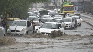Traffic moves at a slow pace as vehicles cross a water logged street after heavy rains lashed the capital on Thursday.(Sanchit Khanna/HT Photo) Traffic moves at a slow pace as vehicles cross a water logged street after heavy rains lashed the capital on Thursday.(Sanchit Khanna/HT Photo)