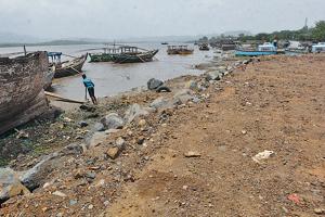 Work on Gaimukh creek beautification had started. The petitioners had said that the project will destroy mangroves and other plants in the area.(Praful Gangurde/HT PHOTO) Work on Gaimukh creek beautification had started. The petitioners had said that the project will destroy mangroves and other plants in the area.(Praful Gangurde/HT PHOTO)