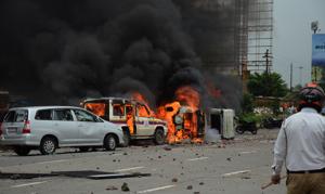 Around 150 vehicles were burnt in Navi Mumbai by protesters.(Bachchan Kumar/Hindustan Times) Around 150 vehicles were burnt in Navi Mumbai by protesters.(Bachchan Kumar/Hindustan Times)