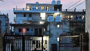 A view of the house in Saraswati Enclave where the man killed his wife with her ‘chunni’ after an altercation.(HT Photo/Yogendra Kumar) A view of the house in Saraswati Enclave where the man killed his wife with her ‘chunni’ after an altercation.(HT Photo/Yogendra Kumar)