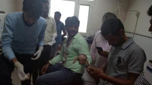 The crew members of news channel getting first aid.(HT Photo) The crew members of news channel getting first aid.(HT Photo)