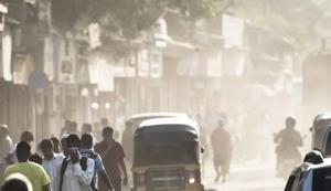 People walk through dust created by roadwork in Mumbai.(Pratik Chorge/HT Photo) People walk through dust created by roadwork in Mumbai.(Pratik Chorge/HT Photo)