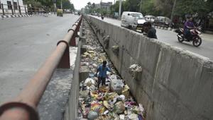 A drain full of garbage and plastics at Geeta colony, Pusta Road in East Delhi.(Ravi Choudhary/HT File Photo) A drain full of garbage and plastics at Geeta colony, Pusta Road in East Delhi.(Ravi Choudhary/HT File Photo)