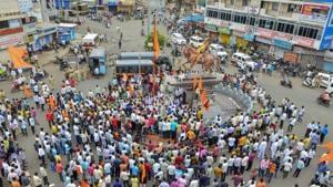 Maratha Kranti Morcha protesters block a road as police personnel keep a watch during a district bandh, in Solapur, Maharashtra on July 30.(PTI Photo) Maratha Kranti Morcha protesters block a road as police personnel keep a watch during a district bandh, in Solapur, Maharashtra on July 30.(PTI Photo)